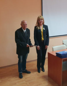 Deputy Minister Ivanova handed over the contract to Professor Nikolay Popov